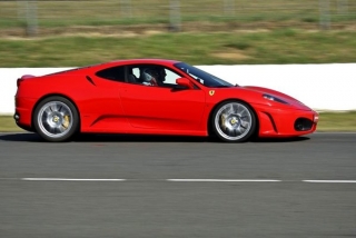 Stage de pilotage Ferrari dans le 62